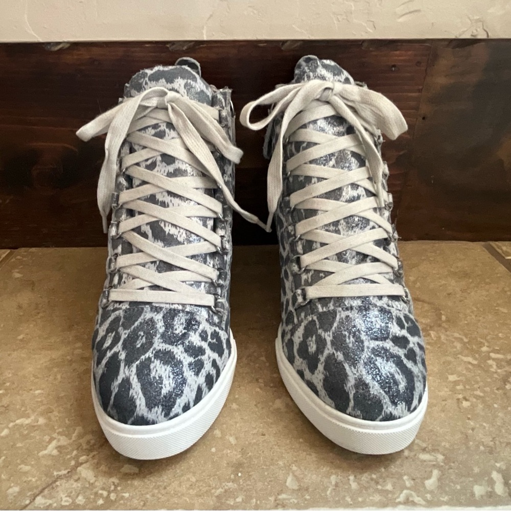 Price Drop๐ Linea Paolo Fenton Leopard Wedge Sneaker Like NEW! - Picture 3 of 11